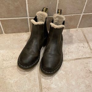 Dr. Martens Women's 2976 Leonore Chelsea Boot. Size 7.